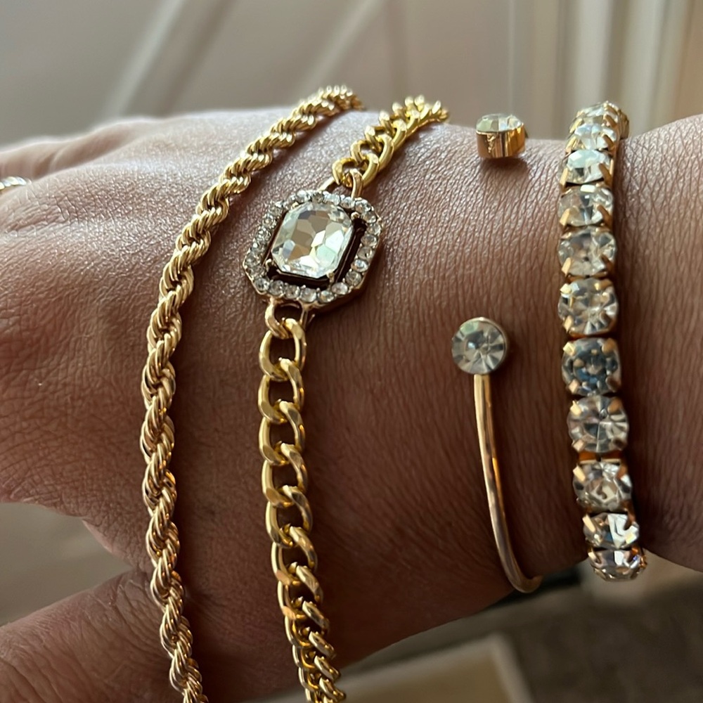 4 piece bracelet set. Diamond 💎